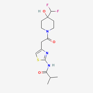 molecular formula C15H21F2N3O3S B7202230 N-[4-[2-[4-(difluoromethyl)-4-hydroxypiperidin-1-yl]-2-oxoethyl]-1,3-thiazol-2-yl]-2-methylpropanamide 