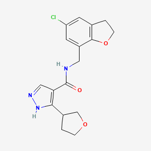 molecular formula C17H18ClN3O3 B7202687 N-[(5-chloro-2,3-dihydro-1-benzofuran-7-yl)methyl]-5-(oxolan-3-yl)-1H-pyrazole-4-carboxamide 