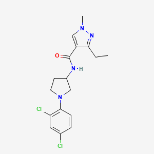 molecular formula C17H20Cl2N4O B7207177 N-[1-(2,4-dichlorophenyl)pyrrolidin-3-yl]-3-ethyl-1-methylpyrazole-4-carboxamide 