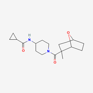 molecular formula C17H26N2O3 B7207716 N-[1-(2-methyl-7-oxabicyclo[2.2.1]heptane-2-carbonyl)piperidin-4-yl]cyclopropanecarboxamide 