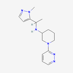 molecular formula C15H22N6 B7212594 N-[1-(2-methylpyrazol-3-yl)ethyl]-1-pyridazin-3-ylpiperidin-3-amine 