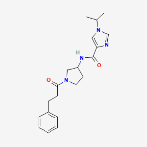 molecular formula C20H26N4O2 B7220576 N-[1-(3-phenylpropanoyl)pyrrolidin-3-yl]-1-propan-2-ylimidazole-4-carboxamide 