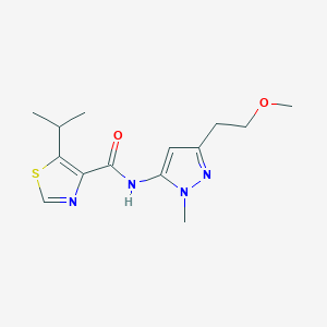molecular formula C14H20N4O2S B7231830 N-[5-(2-methoxyethyl)-2-methylpyrazol-3-yl]-5-propan-2-yl-1,3-thiazole-4-carboxamide 