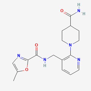 molecular formula C17H21N5O3 B7232439 N-[[2-(4-carbamoylpiperidin-1-yl)pyridin-3-yl]methyl]-5-methyl-1,3-oxazole-2-carboxamide 