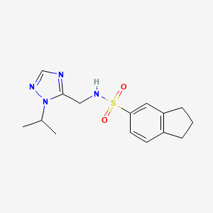 molecular formula C15H20N4O2S B7235576 N-[(2-propan-2-yl-1,2,4-triazol-3-yl)methyl]-2,3-dihydro-1H-indene-5-sulfonamide 