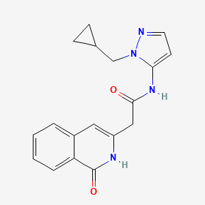 molecular formula C18H18N4O2 B7236744 N-[2-(cyclopropylmethyl)pyrazol-3-yl]-2-(1-oxo-2H-isoquinolin-3-yl)acetamide 