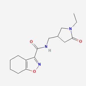 molecular formula C15H21N3O3 B7250878 N-[(1-ethyl-5-oxopyrrolidin-3-yl)methyl]-4,5,6,7-tetrahydro-1,2-benzoxazole-3-carboxamide 