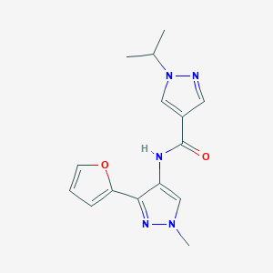 molecular formula C15H17N5O2 B7263467 N-[3-(furan-2-yl)-1-methylpyrazol-4-yl]-1-propan-2-ylpyrazole-4-carboxamide 