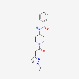 molecular formula C20H26N4O2 B7269104 N-[1-[2-(1-ethylpyrazol-3-yl)acetyl]piperidin-4-yl]-4-methylbenzamide 