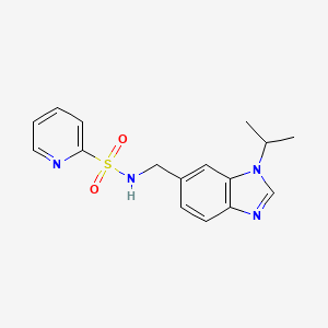 molecular formula C16H18N4O2S B7273233 N-[(3-propan-2-ylbenzimidazol-5-yl)methyl]pyridine-2-sulfonamide 