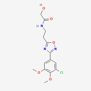 molecular formula C14H16ClN3O5 B7276787 N-[2-[3-(3-chloro-4,5-dimethoxyphenyl)-1,2,4-oxadiazol-5-yl]ethyl]-2-hydroxyacetamide 