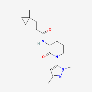 molecular formula C17H26N4O2 B7287171 N-[1-(2,5-dimethylpyrazol-3-yl)-2-oxopiperidin-3-yl]-3-(1-methylcyclopropyl)propanamide 