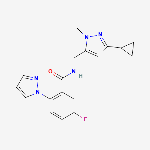 molecular formula C18H18FN5O B7292361 N-[(5-cyclopropyl-2-methylpyrazol-3-yl)methyl]-5-fluoro-2-pyrazol-1-ylbenzamide 
