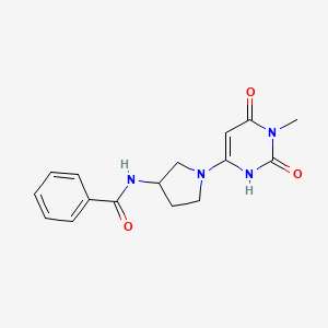molecular formula C16H18N4O3 B7303344 N-[1-(3-methyl-2,4-dioxo-1H-pyrimidin-6-yl)pyrrolidin-3-yl]benzamide 