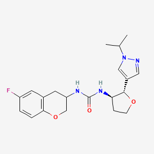 molecular formula C20H25FN4O3 B7340817 1-(6-fluoro-3,4-dihydro-2H-chromen-3-yl)-3-[(2S,3R)-2-(1-propan-2-ylpyrazol-4-yl)oxolan-3-yl]urea 