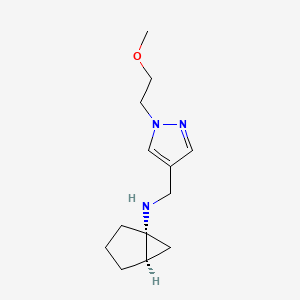 molecular formula C13H21N3O B7345048 (1R,5R)-N-[[1-(2-methoxyethyl)pyrazol-4-yl]methyl]bicyclo[3.1.0]hexan-1-amine 
