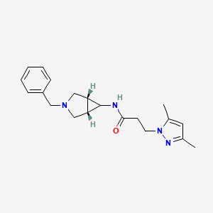 molecular formula C20H26N4O B7347733 N-[(1S,5R)-3-benzyl-3-azabicyclo[3.1.0]hexan-6-yl]-3-(3,5-dimethylpyrazol-1-yl)propanamide 