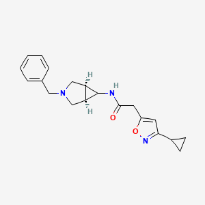 molecular formula C20H23N3O2 B7347812 N-[(1S,5R)-3-benzyl-3-azabicyclo[3.1.0]hexan-6-yl]-2-(3-cyclopropyl-1,2-oxazol-5-yl)acetamide 