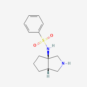 molecular formula C13H18N2O2S B7365207 N-[(3aR,6aS)-2,3,4,5,6,6a-hexahydro-1H-cyclopenta[c]pyrrol-3a-yl]benzenesulfonamide 
