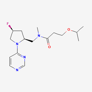 molecular formula C16H25FN4O2 B7374100 N-[[(2S,4S)-4-fluoro-1-pyrimidin-4-ylpyrrolidin-2-yl]methyl]-N-methyl-3-propan-2-yloxypropanamide 