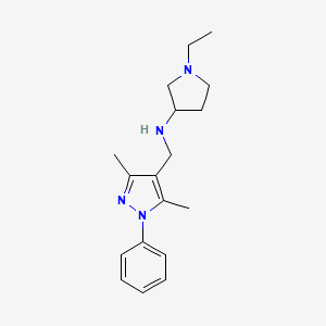molecular formula C18H26N4 B7377967 N-[(3,5-dimethyl-1-phenylpyrazol-4-yl)methyl]-1-ethylpyrrolidin-3-amine 