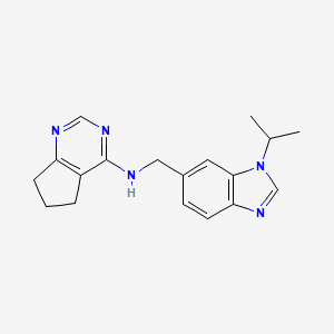 molecular formula C18H21N5 B7384440 N-[(3-propan-2-ylbenzimidazol-5-yl)methyl]-6,7-dihydro-5H-cyclopenta[d]pyrimidin-4-amine 