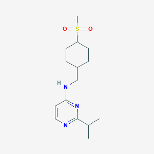 molecular formula C15H25N3O2S B7388260 N-[(4-methylsulfonylcyclohexyl)methyl]-2-propan-2-ylpyrimidin-4-amine 