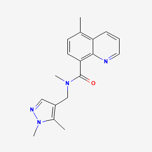 molecular formula C18H20N4O B7391955 N-[(1,5-dimethylpyrazol-4-yl)methyl]-N,5-dimethylquinoline-8-carboxamide 