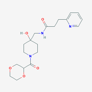 molecular formula C19H27N3O5 B7407871 N-[[1-(1,4-dioxane-2-carbonyl)-4-hydroxypiperidin-4-yl]methyl]-3-pyridin-2-ylpropanamide 