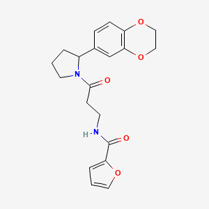 molecular formula C20H22N2O5 B7453933 N-[3-[2-(2,3-dihydro-1,4-benzodioxin-6-yl)pyrrolidin-1-yl]-3-oxopropyl]furan-2-carboxamide 