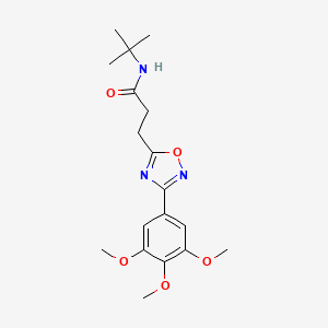 molecular formula C18H25N3O5 B7695179 N-tert-butyl-3-[3-(3,4,5-trimethoxyphenyl)-1,2,4-oxadiazol-5-yl]propanamide 
