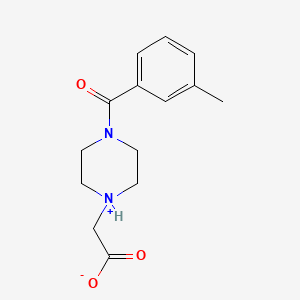 2-[4-(3-Methylbenzoyl)piperazin-1-ium-1-yl]acetate