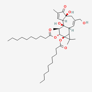 molecular formula C40H64O8 B7803292 [(1S,6S,10S,13S,14R,15R)-13-decanoyloxy-1,6-dihydroxy-8-(hydroxymethyl)-4,12,12,15-tetramethyl-5-oxo-14-tetracyclo[8.5.0.02,6.011,13]pentadeca-3,8-dienyl] decanoate 