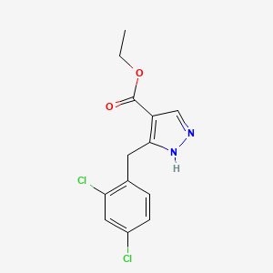 molecular formula C13H12Cl2N2O2 B7890832 ethyl 5-[(2,4-dichlorophenyl)methyl]-1H-pyrazole-4-carboxylate 