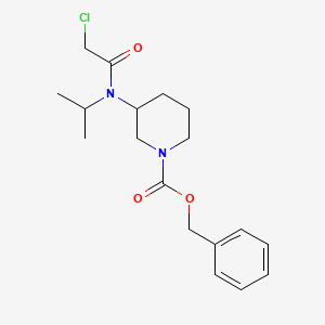 molecular formula C18H25ClN2O3 B7912672 3-[(2-Chloro-acetyl)-isopropyl-amino]-piperidine-1-carboxylic acid benzyl ester 