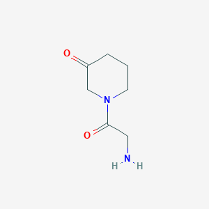 molecular formula C7H12N2O2 B7913883 1-(2-Aminoacetyl)piperidin-3-one 