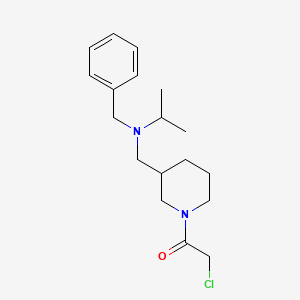 molecular formula C18H27ClN2O B7913979 1-{3-[(Benzyl-isopropyl-amino)-methyl]-piperidin-1-yl}-2-chloro-ethanone 