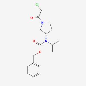 molecular formula C17H23ClN2O3 B7922901 [(S)-1-(2-Chloro-acetyl)-pyrrolidin-3-yl]-isopropyl-carbamic acid benzyl ester 