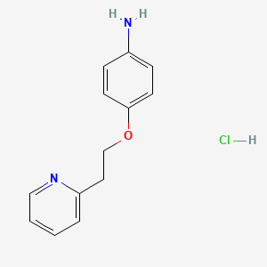 molecular formula C13H15ClN2O B7982347 4-[2-(PYRIDIN-2-YL)ETHOXY]ANILINE HYDROCHLORIDE 