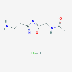 molecular formula C7H13ClN4O2 B8016769 N-{[3-(2-Aminoethyl)-1,2,4-oxadiazol-5-YL]methyl}acetamide hydrochloride 