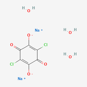 molecular formula C6H6Cl2Na2O7 B8022771 Sodium2,5-dichloro-3,6-dioxocyclohexa-1,4-diene-1,4-bis(olate)trihydrate 