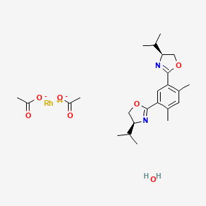 (4S)-2-[2,4-dimethyl-5-[(4S)-4-propan-2-yl-4,5-dihydro-1,3-oxazol-2-yl]phenyl]-4-propan-2-yl-4,5-dihydro-1,3-oxazole;rhodium(2+);diacetate;hydrate