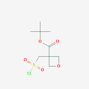 molecular formula C9H15ClO5S B8036138 Tert-butyl 3-[(chlorosulfonyl)methyl]oxetane-3-carboxylate 