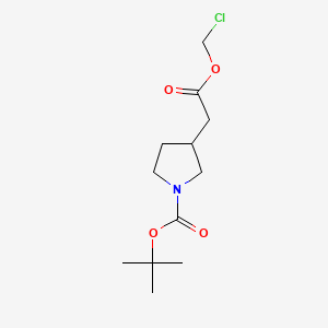 molecular formula C12H20ClNO4 B8052314 tert-Butyl 3-(2-(chloromethoxy)-2-oxoethyl)pyrrolidine-1-carboxylate 