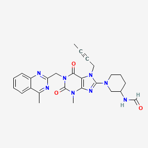 molecular formula C26H28N8O3 B8056796 N-(1-(7-(But-2-yn-1-yl)-3-methyl-1-((4-methylquinazolin-2-yl)methyl)-2,6-dioxo-2,3,6,7-tetrahydro-1H-purin-8-yl)piperidin-3-yl)formamide 
