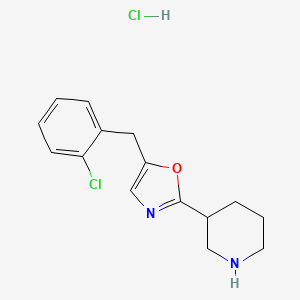 molecular formula C15H18Cl2N2O B8067785 3-[5-(2-Chlorobenzyl)-1,3-oxazol-2-yl]piperidine hydrochloride 