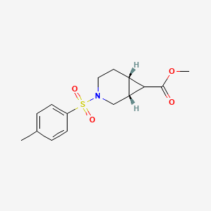 molecular formula C15H19NO4S B8071725 Methyl (1R,6S)-3-(4-methylphenyl)sulfonyl-3-azabicyclo[4.1.0]heptane-7-carboxylate 