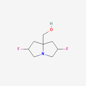molecular formula C8H13F2NO B8240571 (2,6-Difluoro-1,2,3,5,6,7-hexahydropyrrolizin-8-yl)methanol 