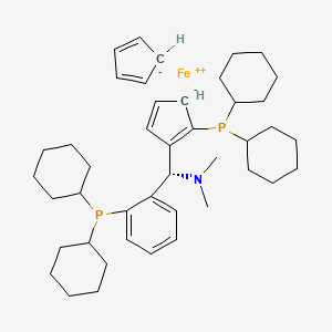 molecular formula C43H73FeNP2 B8270639 cyclopenta-1,3-diene;(1S)-1-(2-dicyclohexylphosphanylcyclopenta-1,4-dien-1-yl)-1-(2-dicyclohexylphosphanylphenyl)-N,N-dimethylmethanamine;iron(2+) CAS No. 494227-38-2