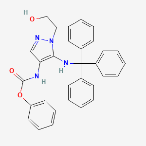 molecular formula C31H28N4O3 B8295044 phenyl [1-(2-hydroxyethyl)-5-(tritylamino)-1H-pyrazol-4-yl]carbamate 